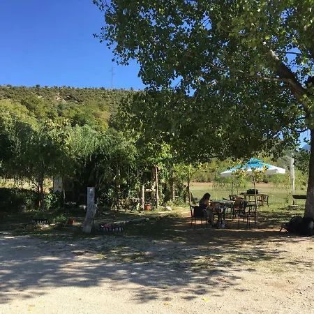 Albturist Ecocamping & Outdoor Sports Center キャンプ場 Përmet