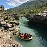 Vjosa Rafting & Eco Camping Albturist & Outdoor Sports Center 营地 Përmet