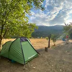 Vjosa Rafting & Eco Camping Albturist & Outdoor Sports Center 营地 Përmet