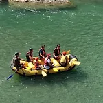 Vjosa Rafting & Eco Albturist & Outdoor Sports Center אתר קמפינג *