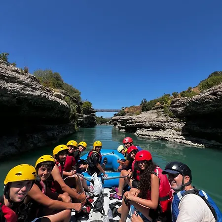 Vjosa Rafting & Eco Albturist & Outdoor Sports Center אתר קמפינג