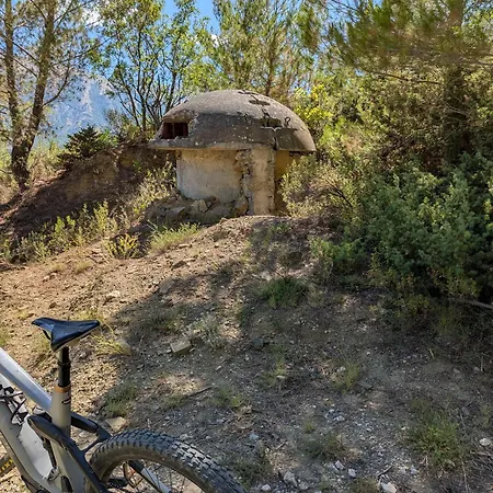 Albturist Ecocamping & Outdoor Sports Center 营地 *