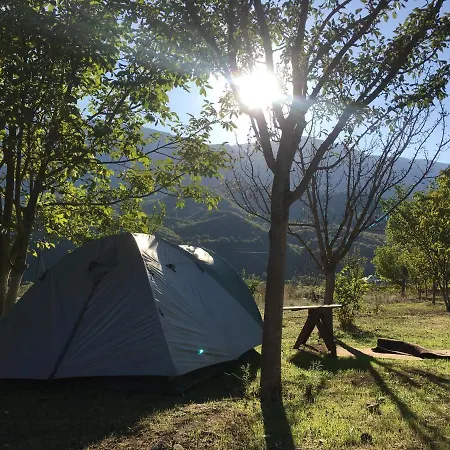 Vjosa Rafting & Eco Albturist & Outdoor Sports Center مكان تخييم *