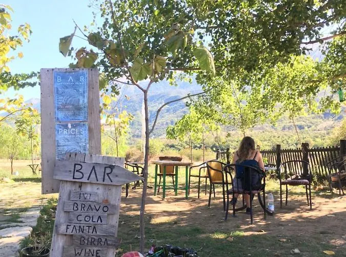 Kamp alanı Vjosa Rafting & Eco Camping Albturist & Outdoor Sports Center